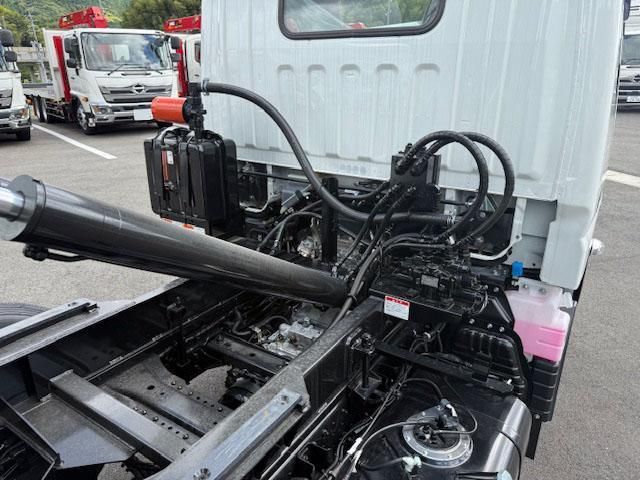 MITSUBISHI CANTER 2025 Image 31