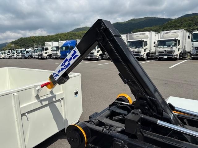 MITSUBISHI CANTER 2025 Image 31