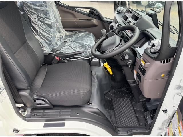 MITSUBISHI CANTER 2025 Image 31