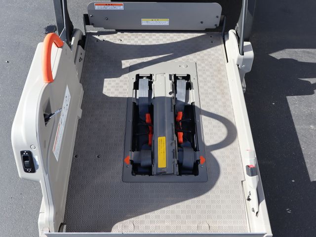 NISSAN NV350 CARAVAN 2017 Image 31