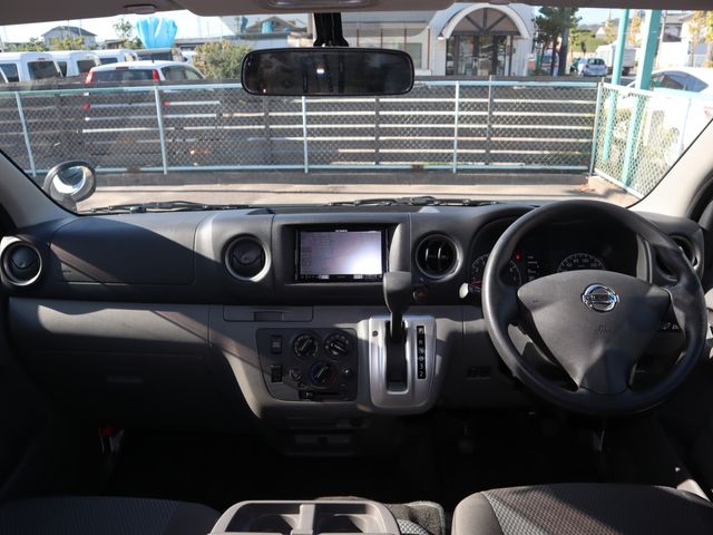 NISSAN NV350 CARAVAN 2017 Image 31