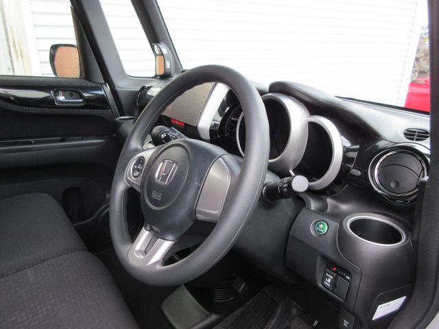 HONDA N BOX CUSTOM 2015 Image 31