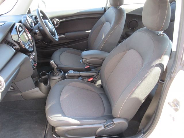 BMW MINI ONE 2019 Image 31