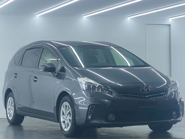 TOYOTA PRIUS ALPHA 2012 Image 31