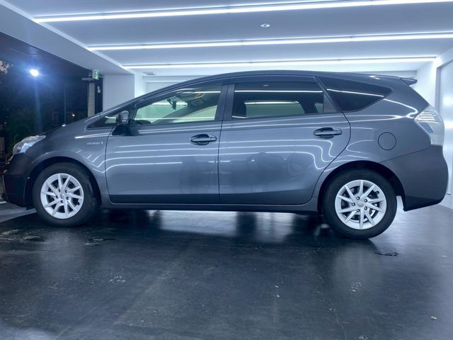 TOYOTA PRIUS ALPHA 2012 Image 31