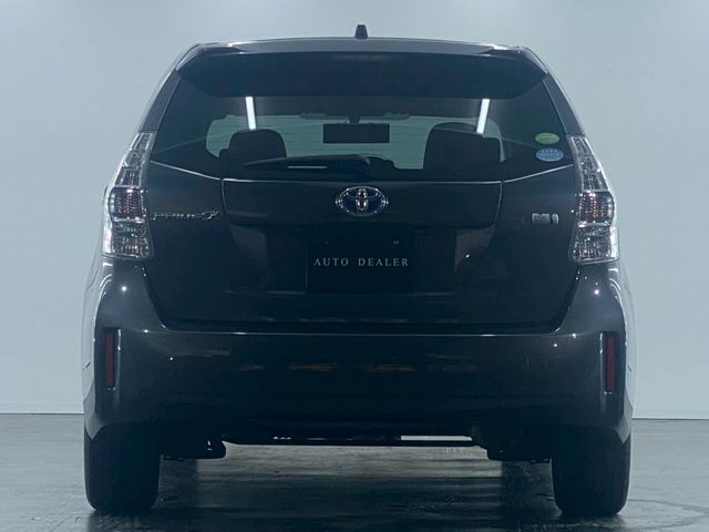 TOYOTA PRIUS ALPHA 2012 Image 31