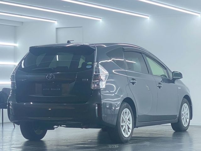 TOYOTA PRIUS ALPHA 2012 Image 31