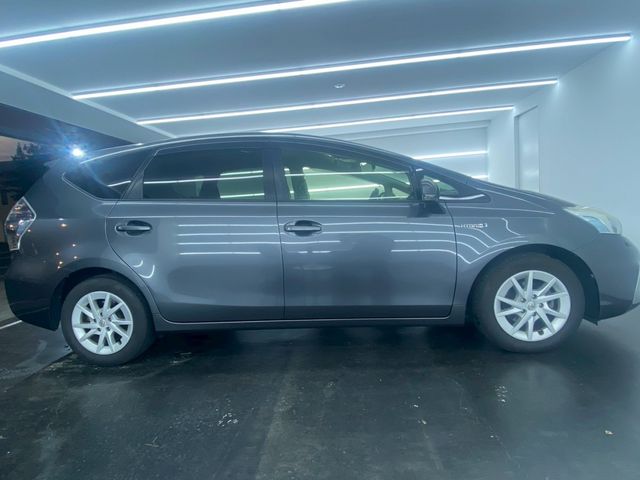 TOYOTA PRIUS ALPHA 2012 Image 31