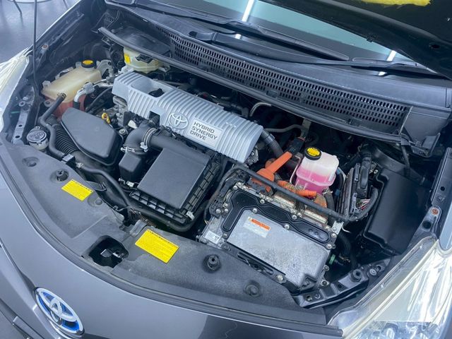 TOYOTA PRIUS ALPHA 2012 Image 31