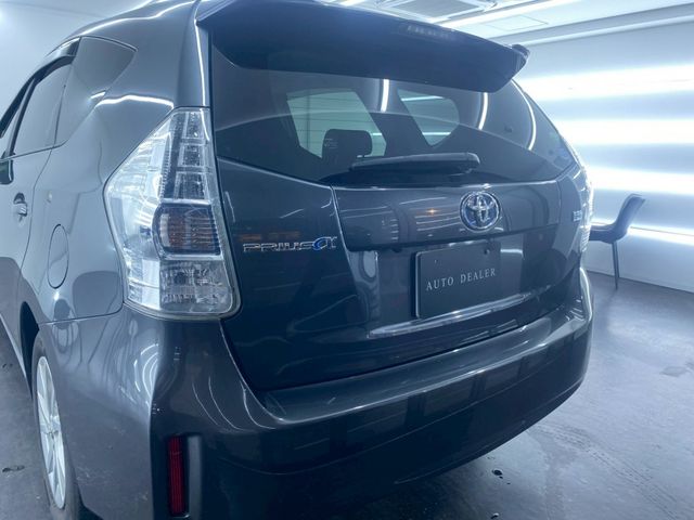 TOYOTA PRIUS ALPHA 2012 Image 31