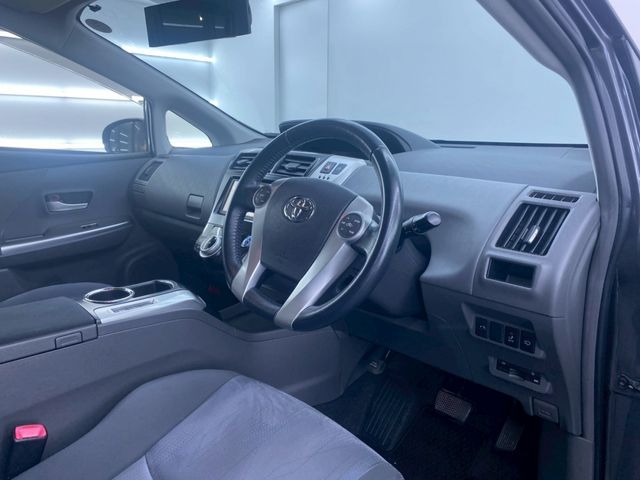 TOYOTA PRIUS ALPHA 2012 Image 31