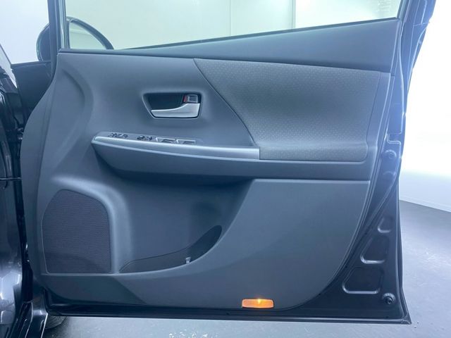 TOYOTA PRIUS ALPHA 2012 Image 31