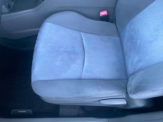 TOYOTA PRIUS ALPHA 2012 Image 31