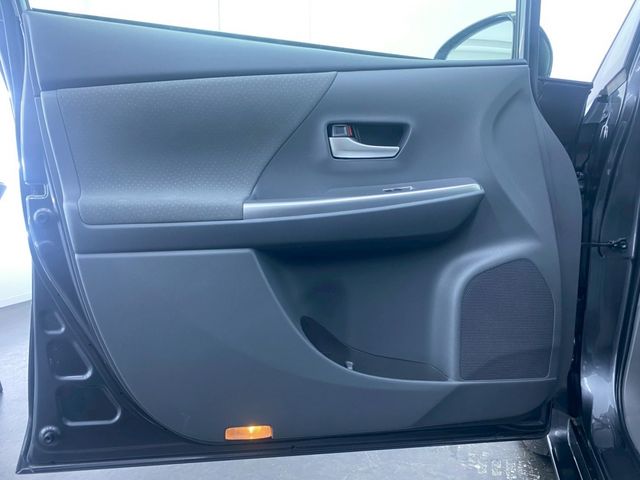 TOYOTA PRIUS ALPHA 2012 Image 31