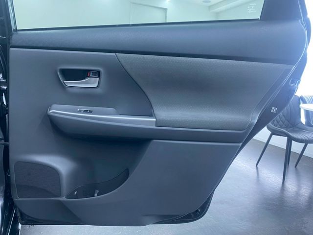 TOYOTA PRIUS ALPHA 2012 Image 31