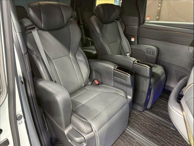 TOYOTA ALPHARD HYBRID 2024 Image 31