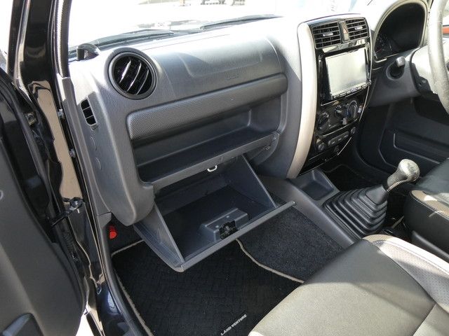 SUZUKI JIMNY 4WD 2015 Image 31