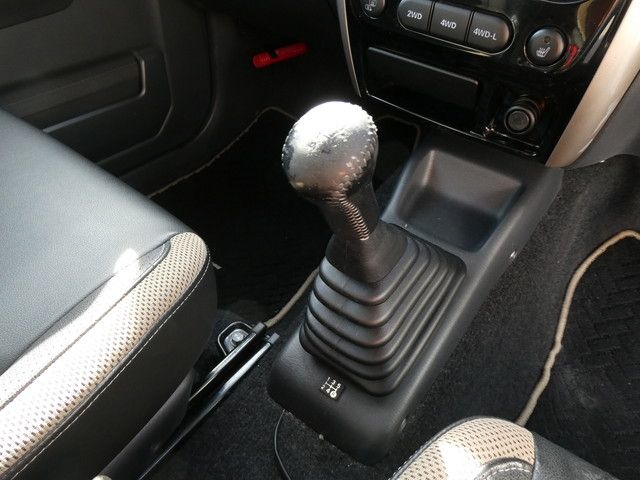 SUZUKI JIMNY 4WD 2015 Image 31