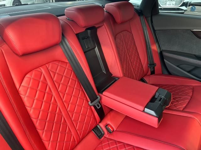 AUDI S4 2024 Image 31