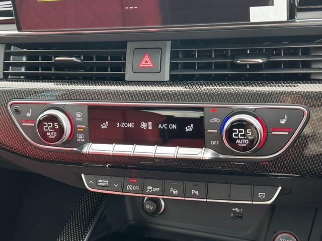 AUDI S4 2024 Image 31