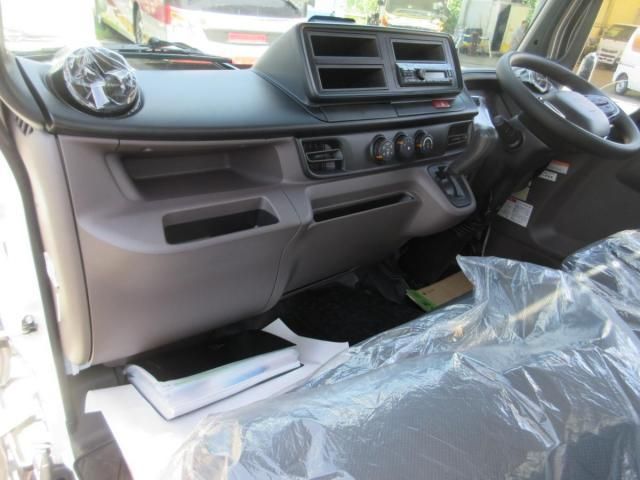 MITSUBISHI CANTER 2025 Image 31