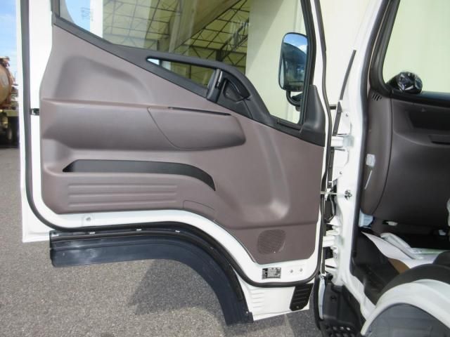 MITSUBISHI CANTER 2025 Image 31