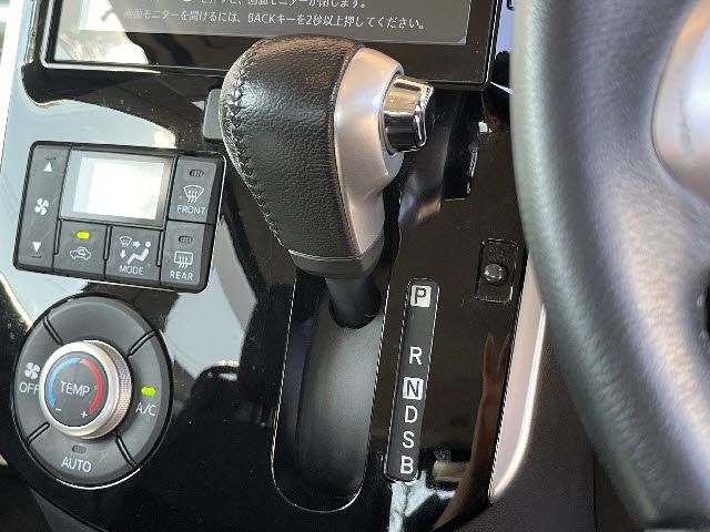 DAIHATSU TANTO CUSTOM 4WD 2017 Image 31