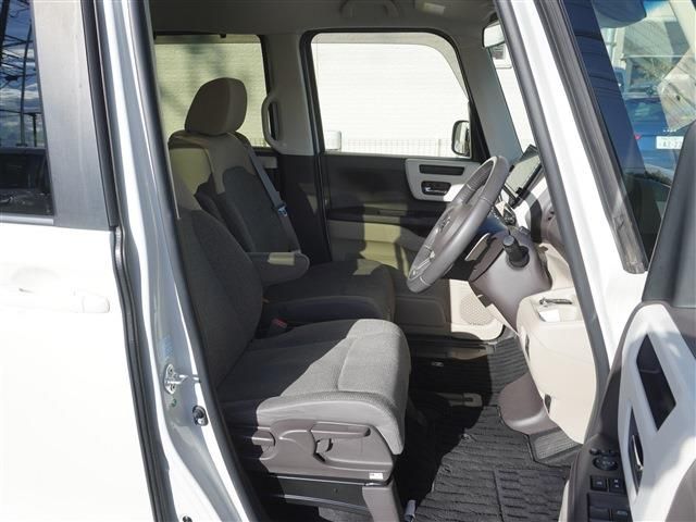 HONDA N BOX 2018 Image 31