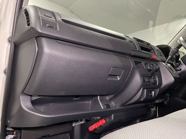 TOYOTA HIACE VAN 2WD 2019 Image 31