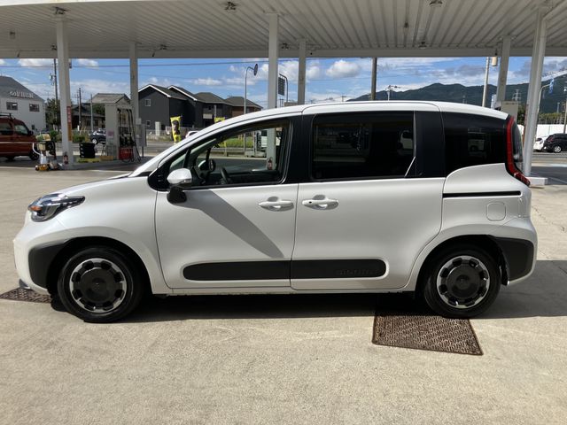 TOYOTA SIENTA HYBRID 2024 Image 31