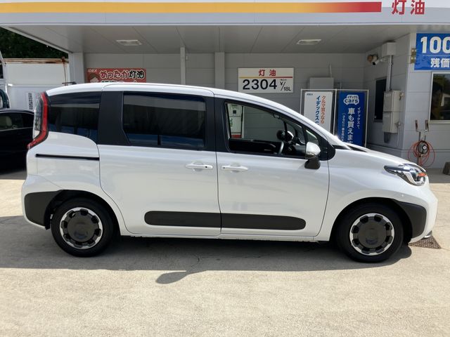TOYOTA SIENTA HYBRID 2024 Image 31