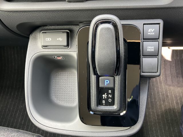 TOYOTA SIENTA HYBRID 2024 Image 31