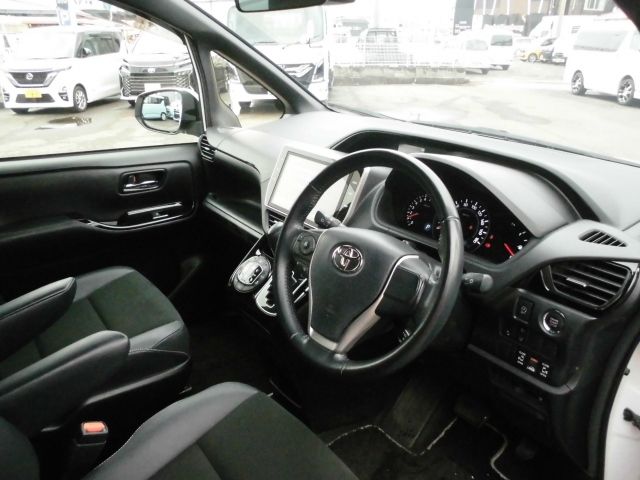 TOYOTA NOAH 2019 Image 31