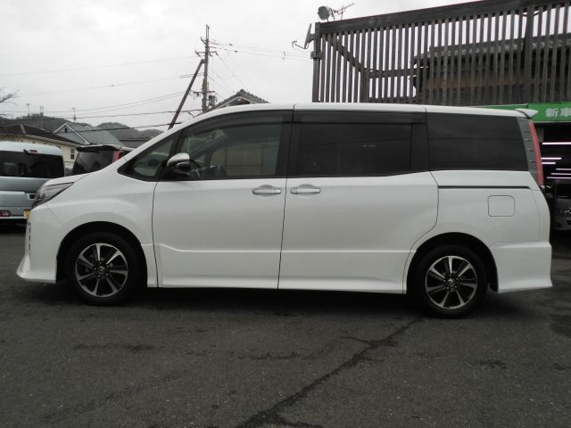 TOYOTA NOAH 2019 Image 31