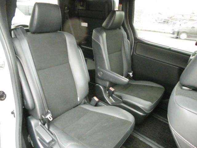 TOYOTA NOAH 2019 Image 31