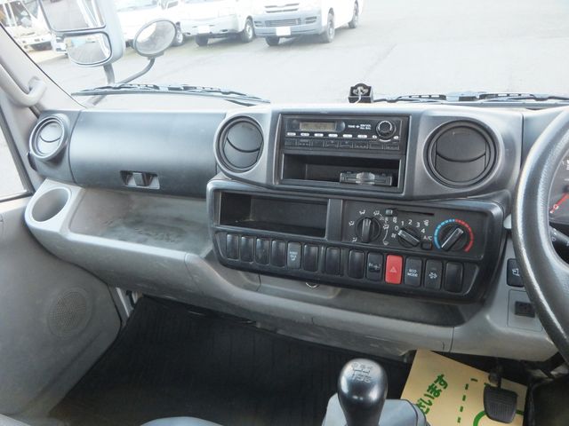 HINO DUTRO 2014 Image 31