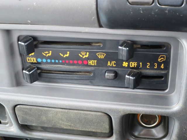 ISUZU ELF 2003 Image 31