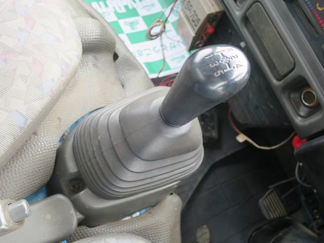 ISUZU ELF 2003 Image 31