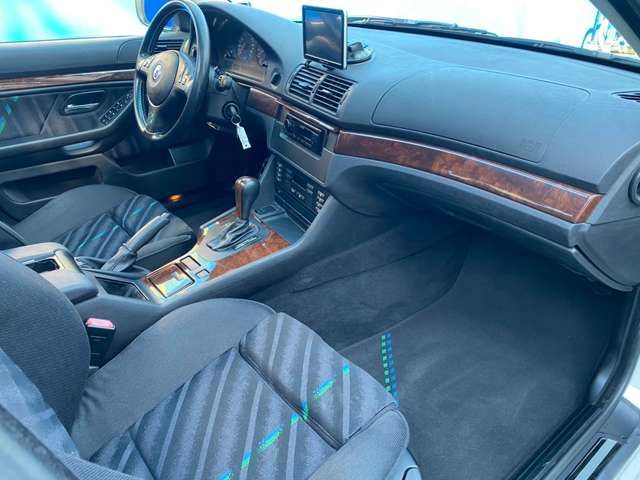 ALPINA B10 LIMOUSINE 2001 Image 31