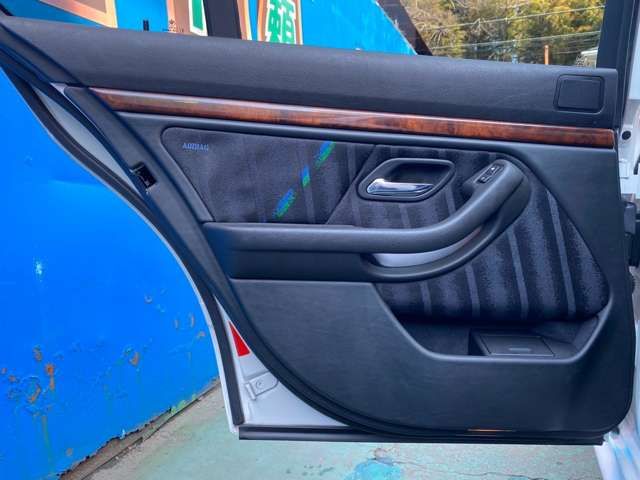 ALPINA B10 LIMOUSINE 2001 Image 31