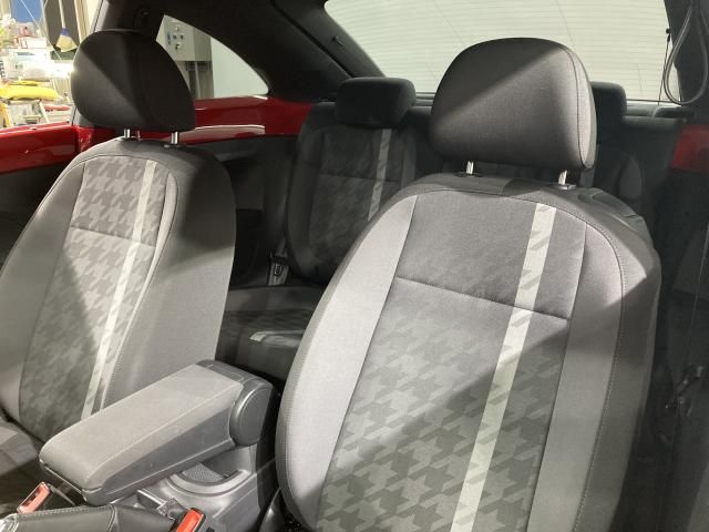 VOLKSWAGEN THE BEETL 2018 Image 31