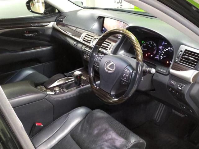 TOYOTA LEXUS LS460 2016 Image 31