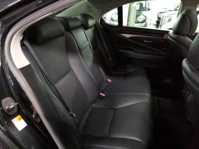 TOYOTA LEXUS LS460 2016 Image 31