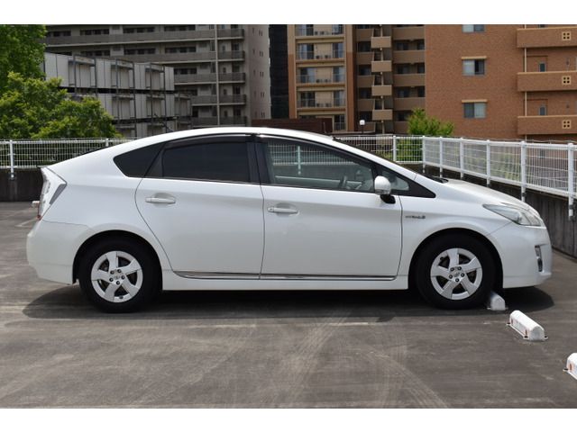 TOYOTA PRIUS 2010 Image 31