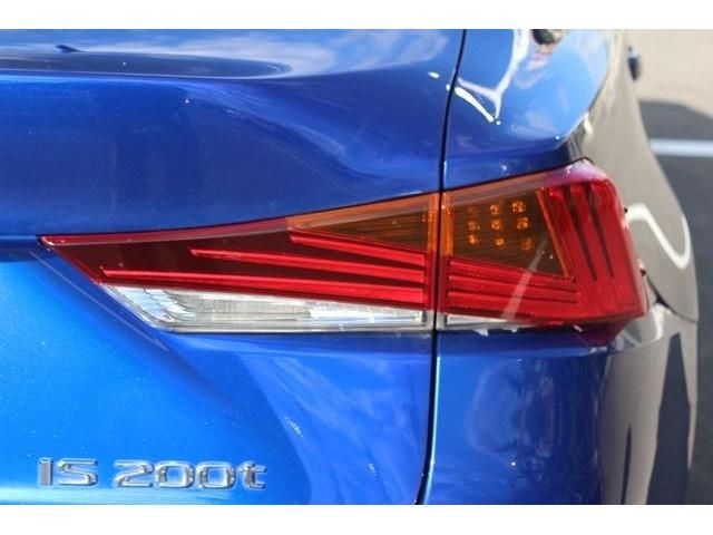 TOYOTA LEXUS IS200T 2016 Image 31