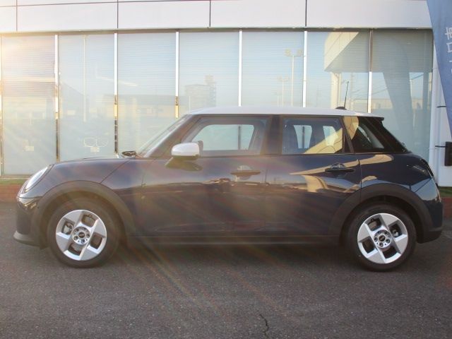 BMW MINI COOPER 5DOOR 2025 Image 31