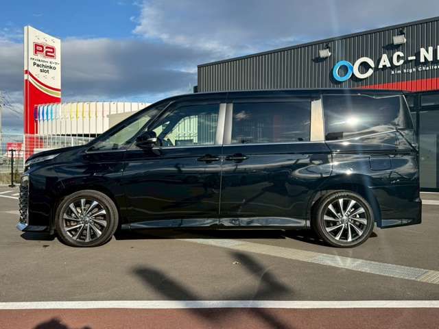 TOYOTA VOXY HYBRID 2022 Image 31