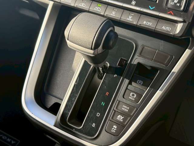 TOYOTA VOXY HYBRID 2022 Image 31