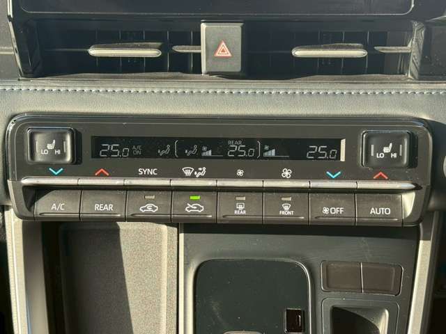 TOYOTA VOXY HYBRID 2022 Image 31