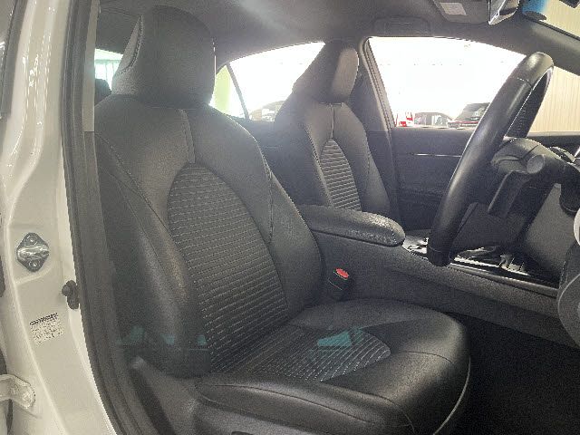 TOYOTA CAMRY HYBRID 2018 Image 31